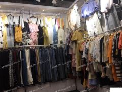 本人服装店是一个老店，生意一直很好，因为个人原因要转让，