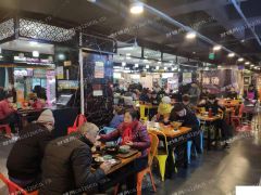  油坊桥地铁站1号出口美食城