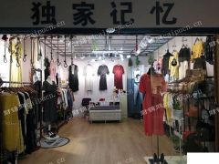 仁和商城二楼女装旺铺垫转让2099
