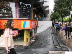 新街口十字路口，华新大厦，行业不限，超长门宽
