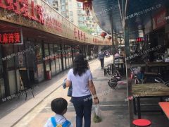  美食街，势口好，转让便宜。房租低