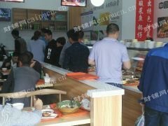 正在营业中的中式快餐店