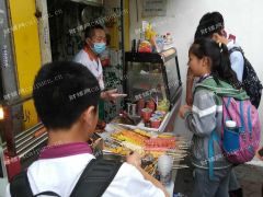 桥北 天润城中学旁 现租一家炸鸡店 生意火爆 年租19万